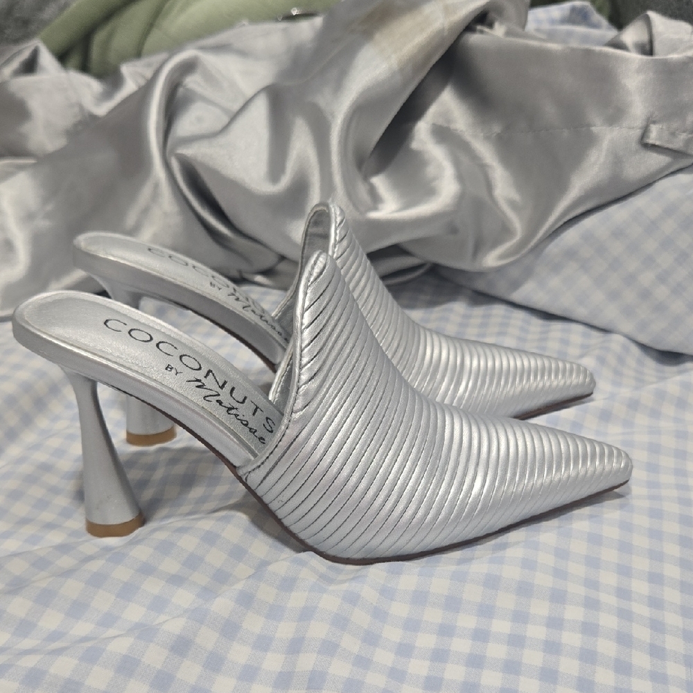 Coconuts by Matisse Metallic Silver Mules - Picture 3 of 4